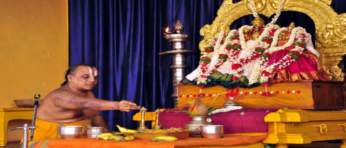 Nithya Kalyanam held amid devotional frenzy