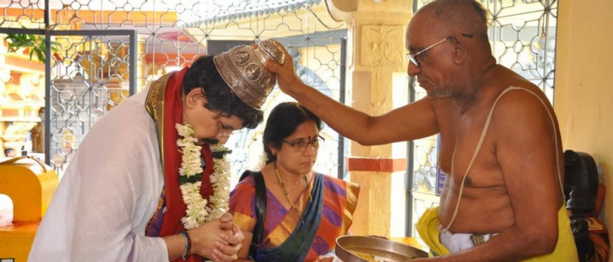 Bhanwarlal prays at Bhadradri