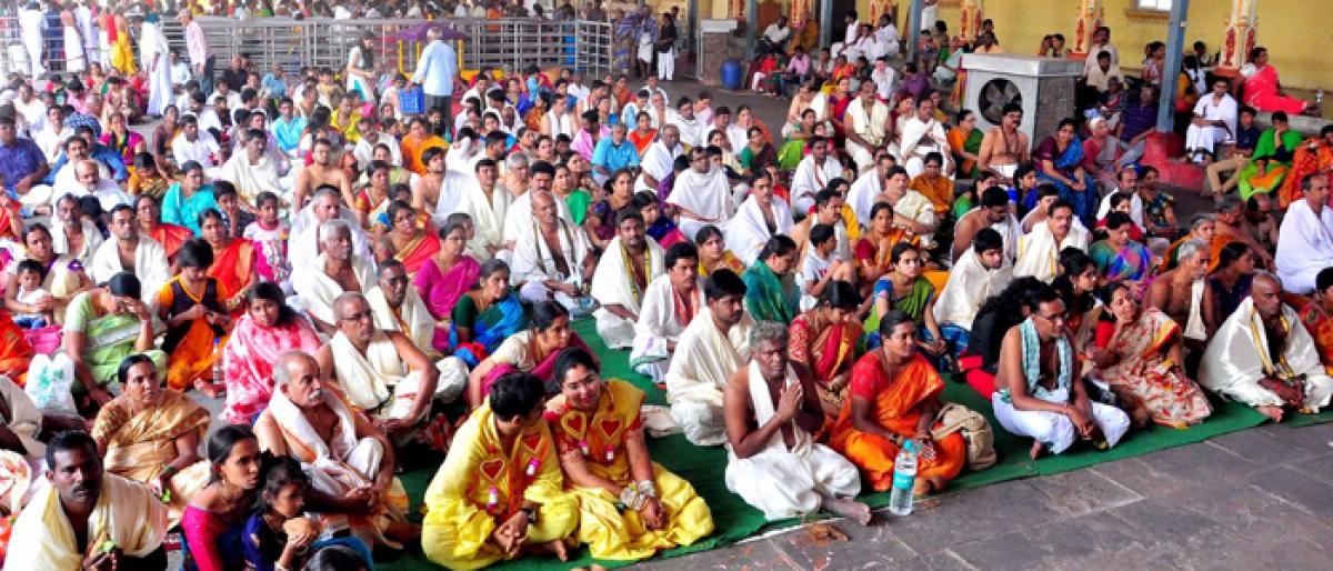 Heavy rush for darshan at Bhadradri temple on last day of holidays