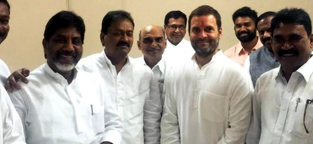 T-Cong leaders meet Rahul Gandhi, wants Uttam dislodged