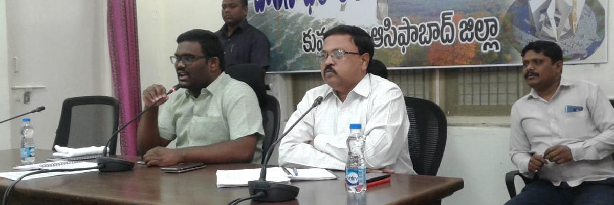 Collector Rajeev Gandhi Hanmanthu asks officials to distribute Bathukamma sarees