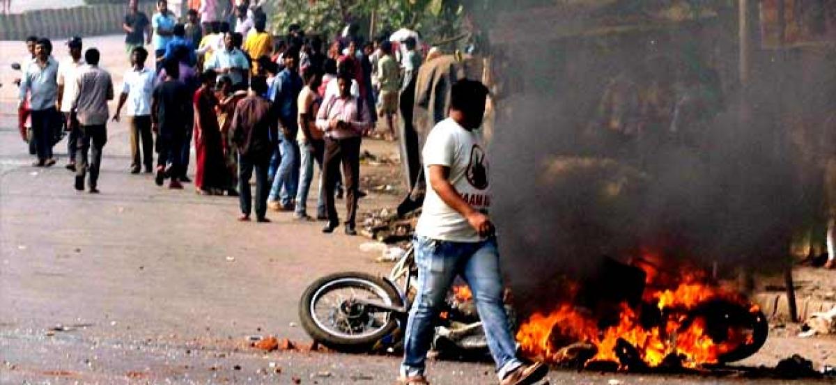 Bhima Koregaon violence: 16 FIRs registered, 300 detained relating to Maharashtra bandh