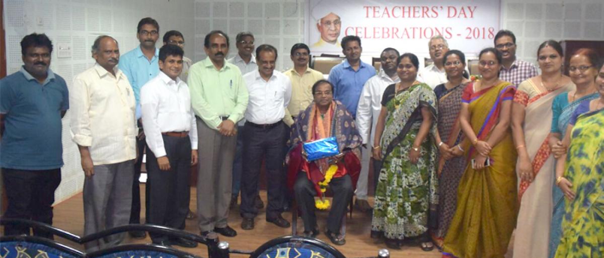 Prof Bhimala Prabhakara Rao felicitated on Teachers’ Day at JNTU-K campus in kakinada