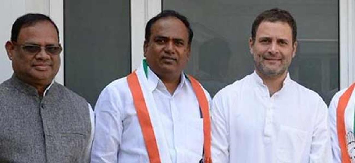 TRS MLC Bhupathi Reddy joins Congress party