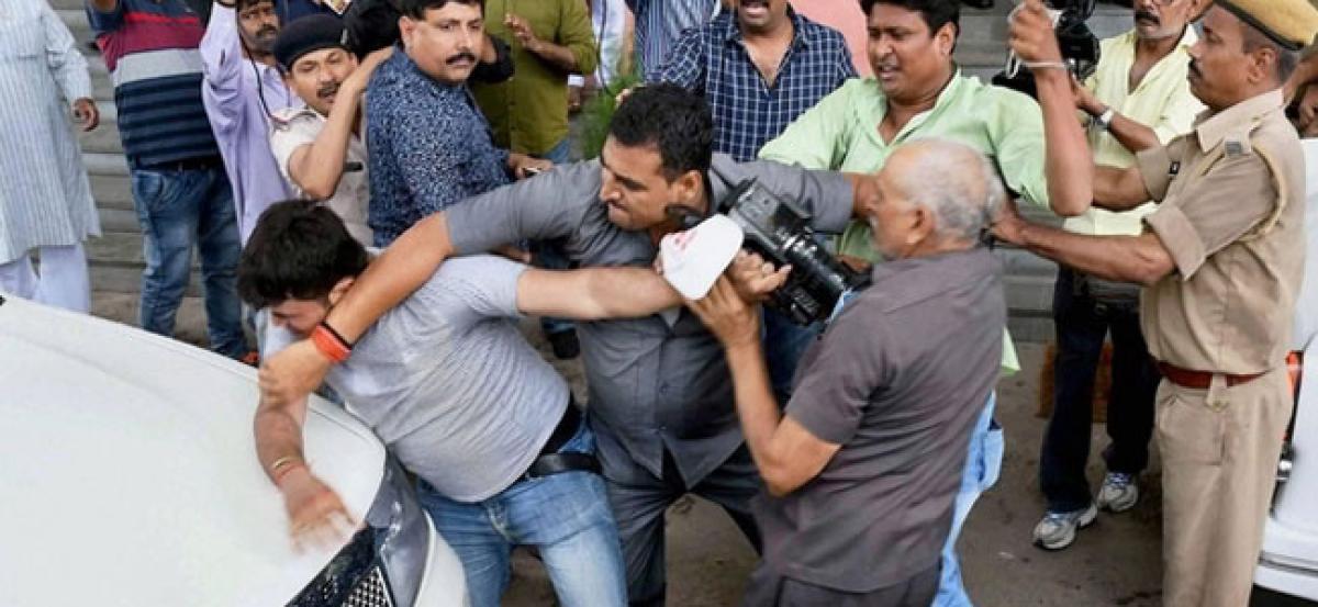 Intolerance alert: Watch video of Tejashwi Yadavs security attacking reporters outside Bihar Secretariat