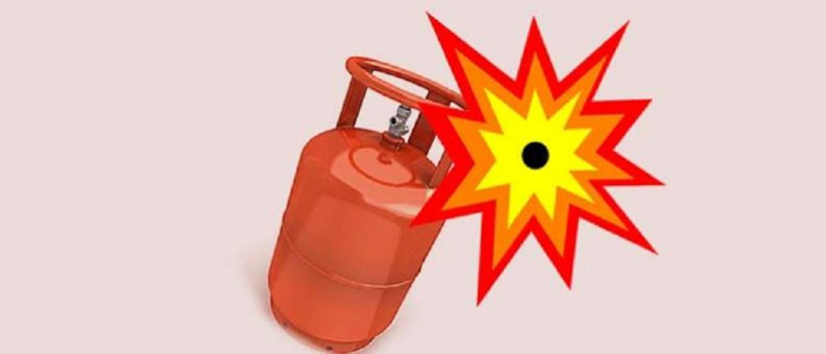 Five injured in J&K cylinder blast