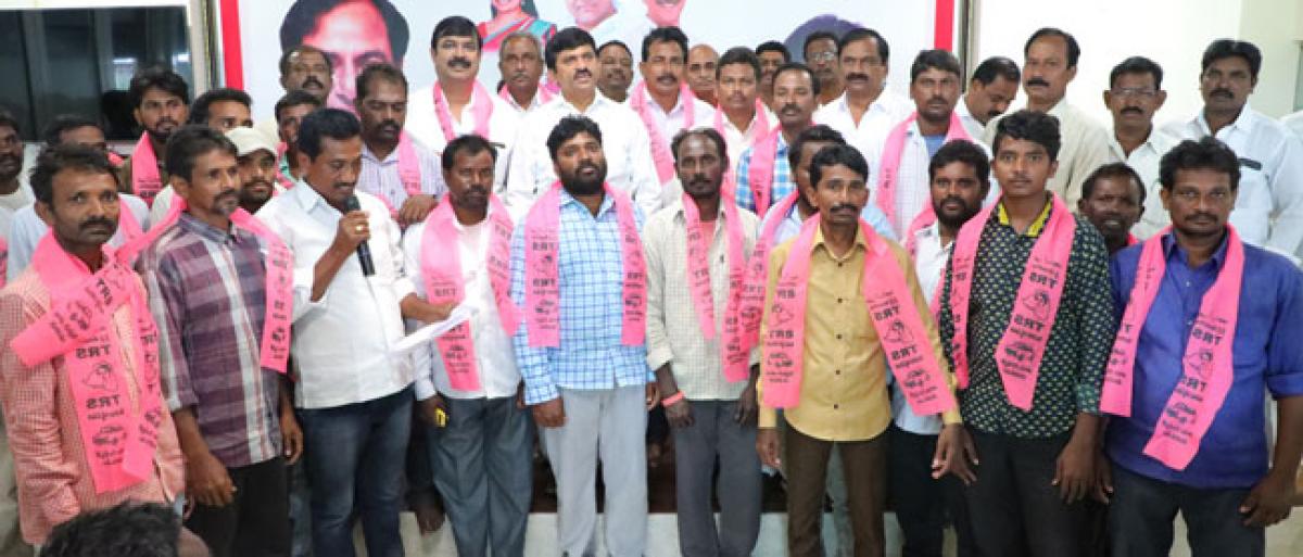 35 families join TRS in presence of Ponguleti Srinivas Reddy