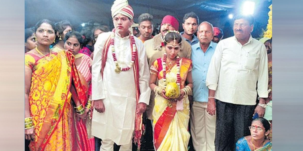 Groom flees from Marriage hall, girl tied the knot with another man in Karimnagar