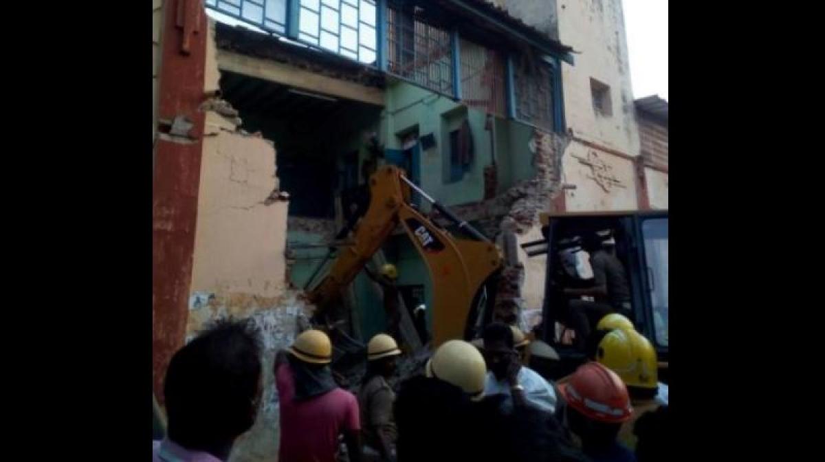 8 killed as portion of TN transport corporations building collapses