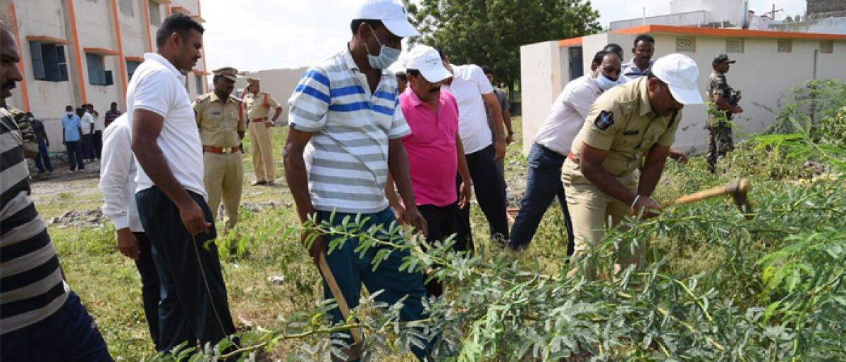 Cops clear bushes near ZP school