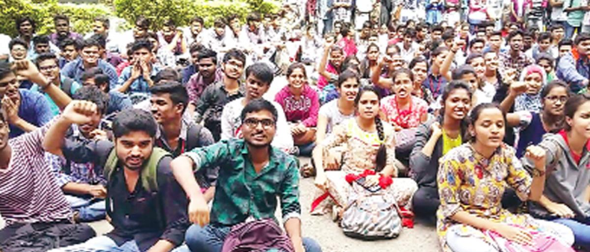 CBIT students give vent to fee hike ire