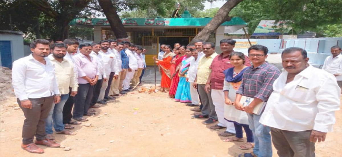 Corporator lays stone for CC Road and drainage works