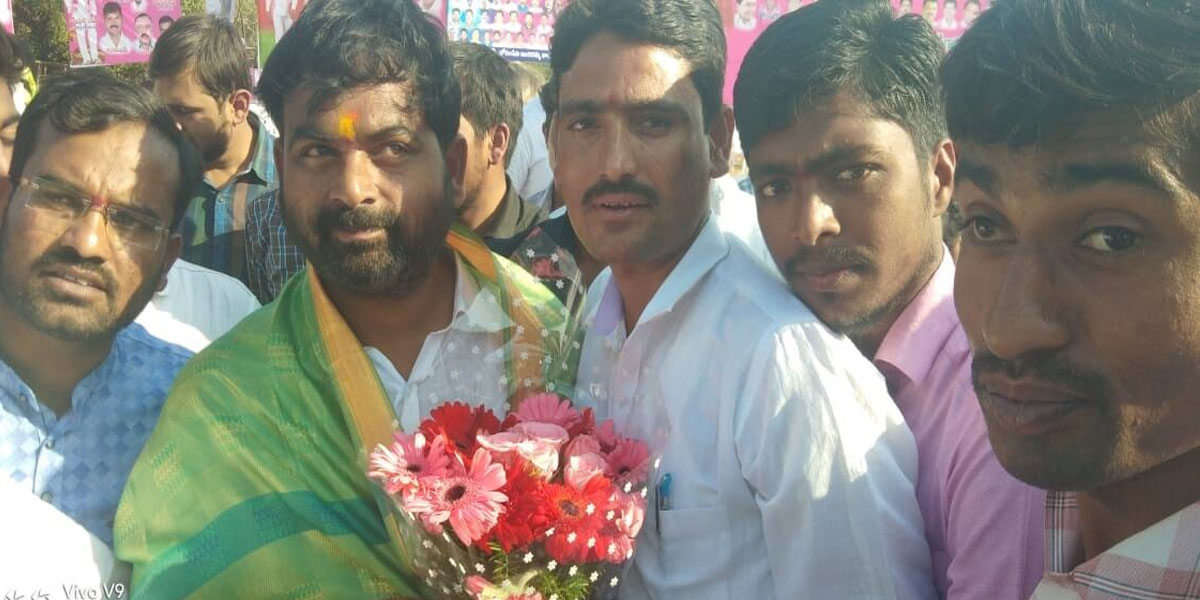 TRS leaders greet MLC Sambipur Raju on his birthday