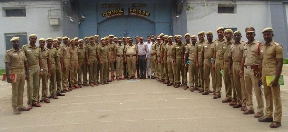 35 TN trainee officers visit Chanchalguda jail