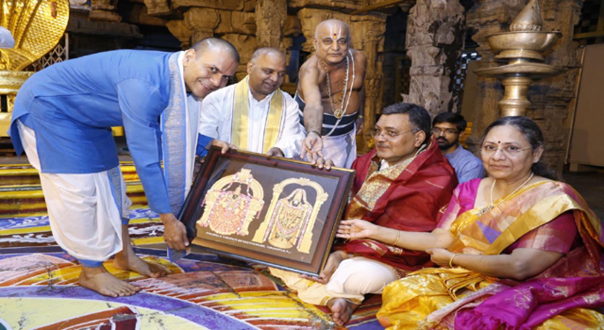 Chief Secretary offers prayers at Tirumala 