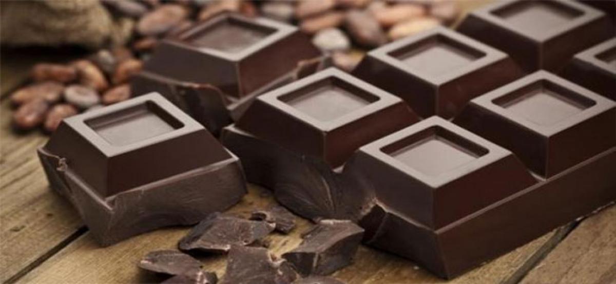 Eating dark chocolate cuts stress, boosts memory