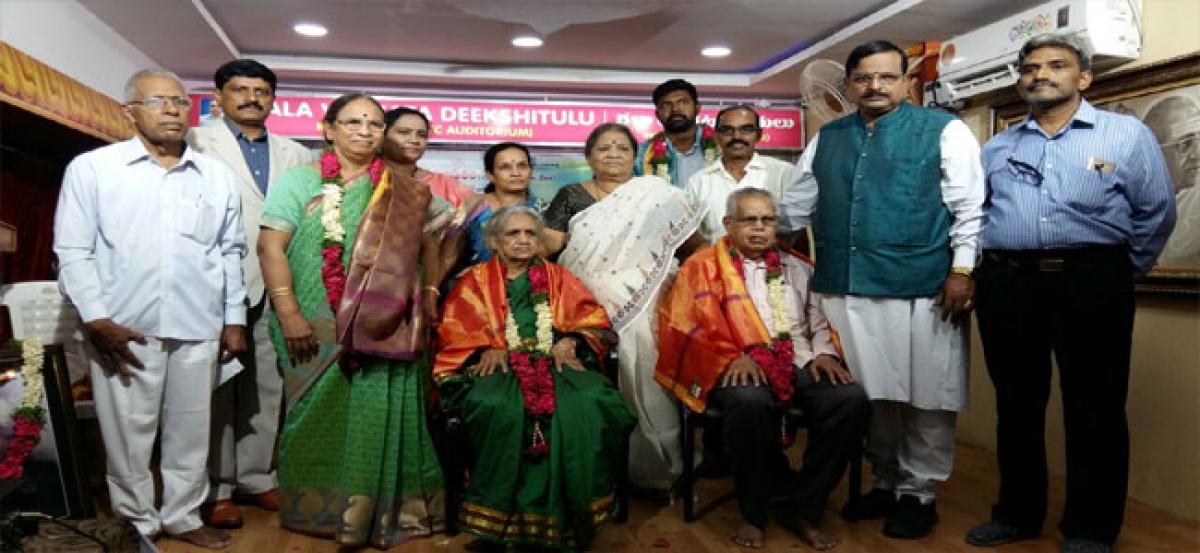 Literary figure Chilakamarthi’s family felicitated