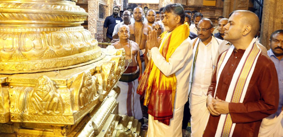 Chandrababu Naidu worships Lord Balaji ahead of meeting