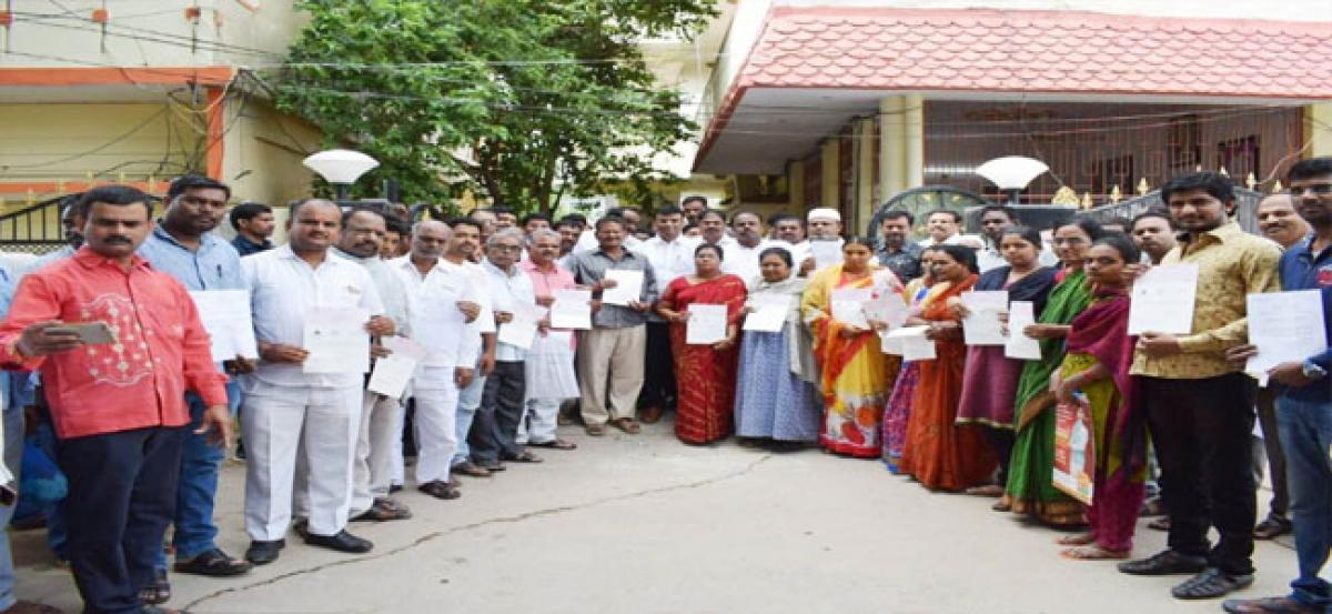 MLA KP Vivekanand distributes CMRF cheques