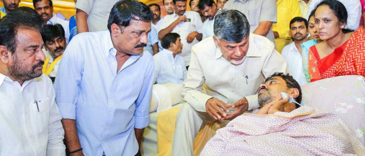 Chandrababu Naidu makes CM Ramesh break fast, reiterates to build steel plant in Kadapa