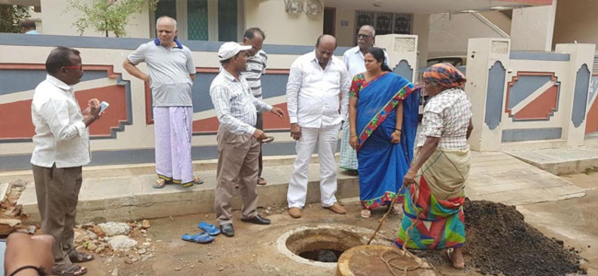 Muddagouni inspects drainage work