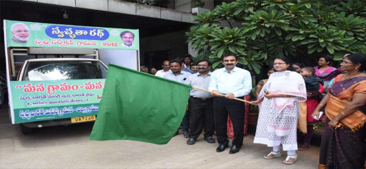 Collector flags off Swachh Survekshan Raths