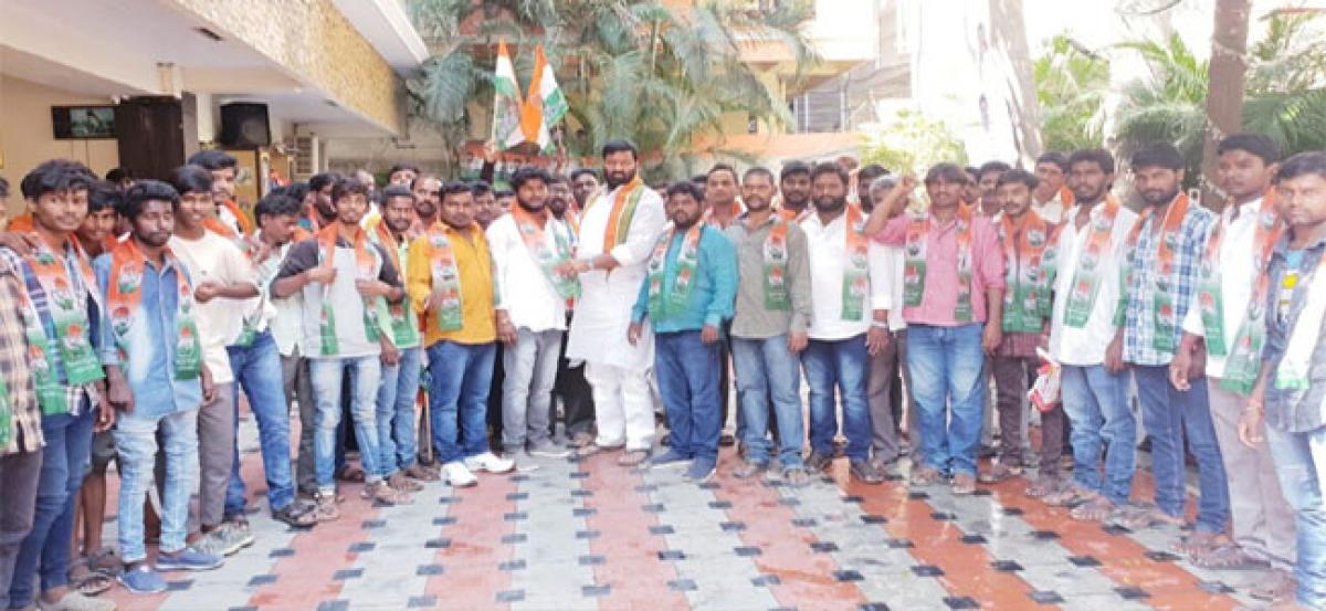 Two local leaders join Congress