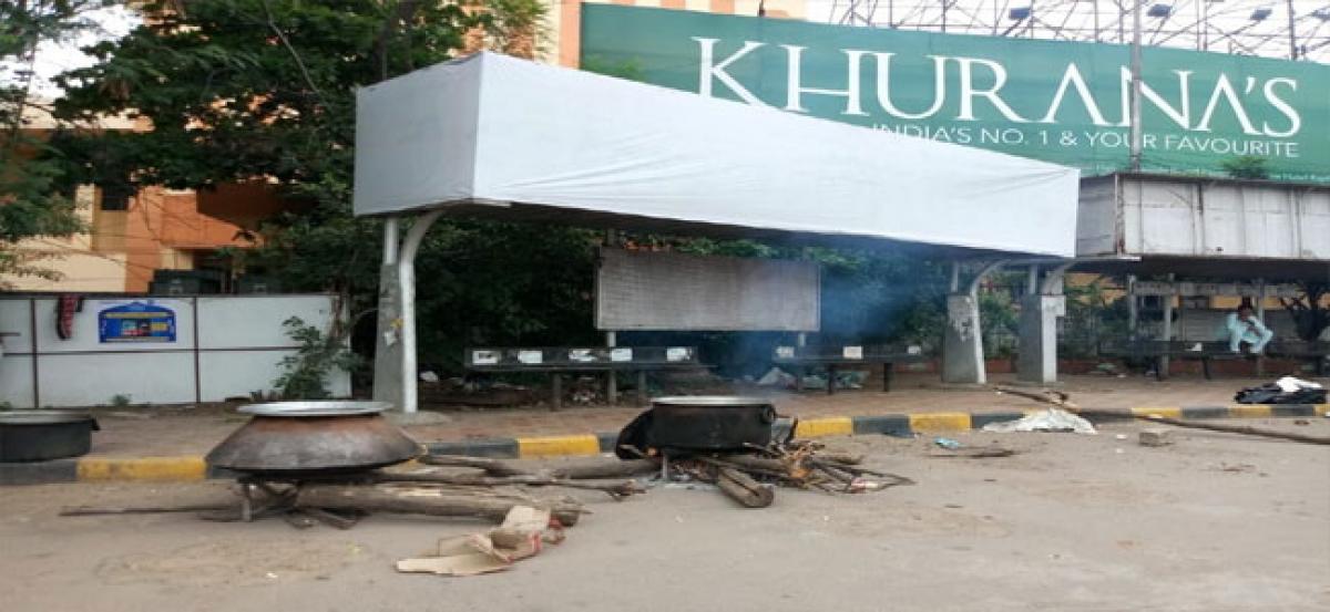 Sarojini Devi Eye Hospital bus stop turns temporary kitchen