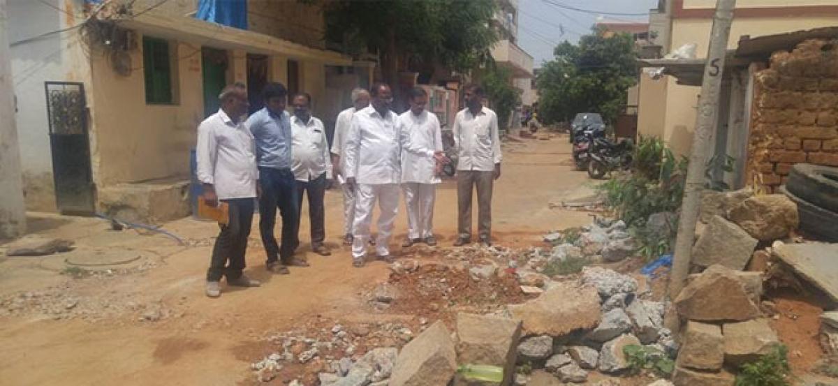 Corporator inspects pipeline work