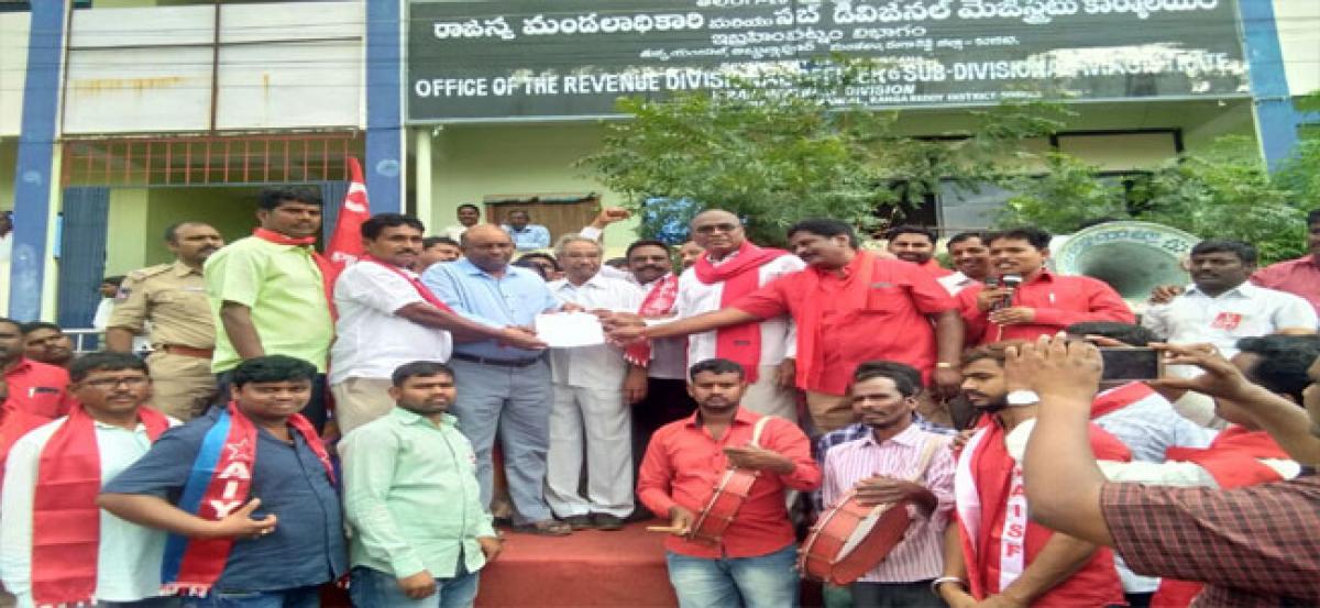 CPI leaders stage dharna at RDO office