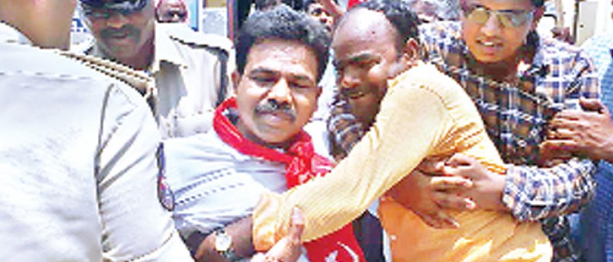 CPI organises jail bharo in Mahbubnagar