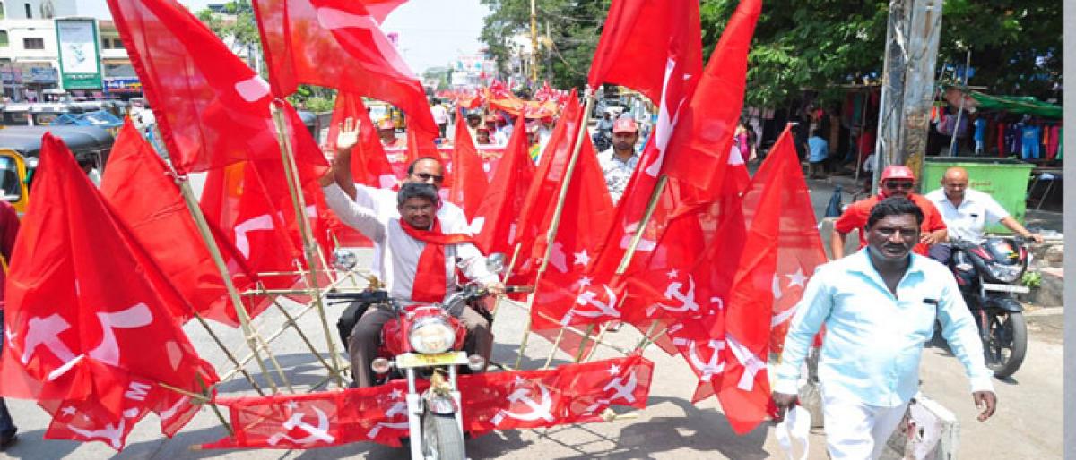 CPM holds rally with 1,111-metre-long flag
