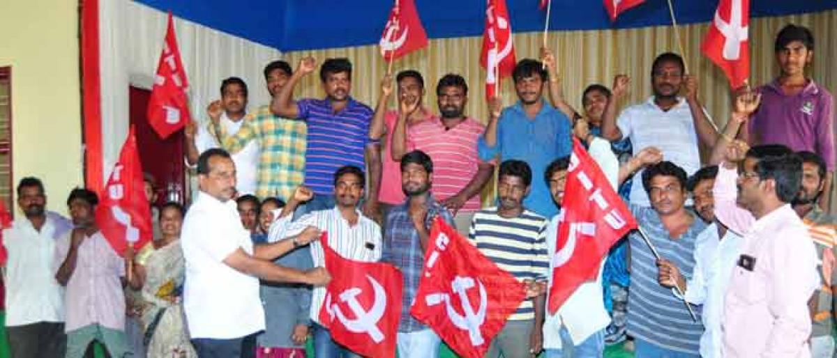 Don’t harass trolley drivers: CITU to officials