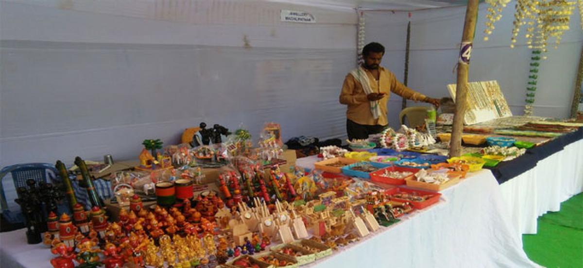 Handicraft and Handloom Expo attracts crowds