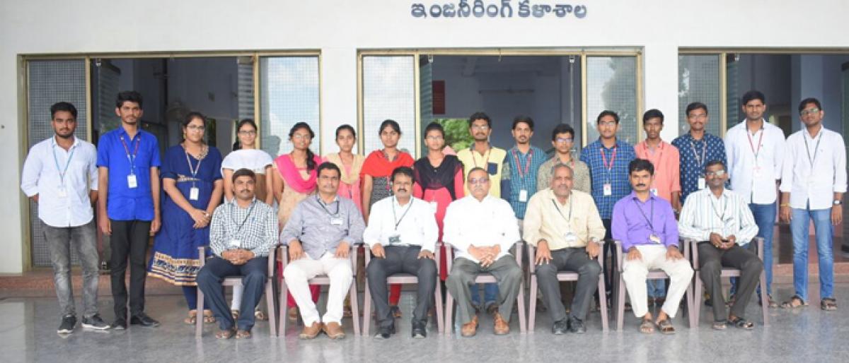 19 students of RVR&JC Engineering College get jobs in campus selections