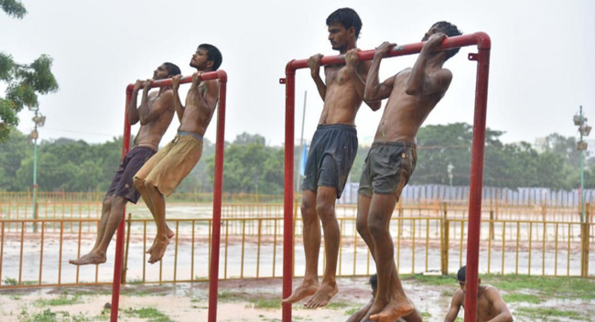 Army aspirants sweat it out in rain