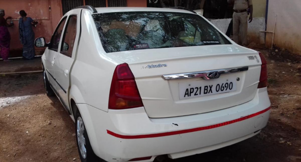 Cab driver found dead in locked car in Kurnool