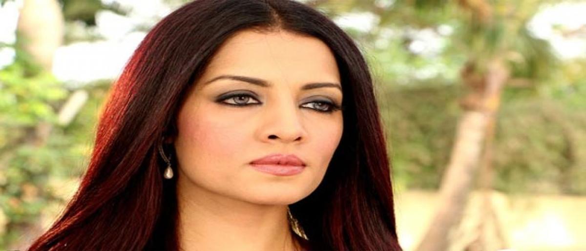 Celina Jaitly gives birth to twins, loses one