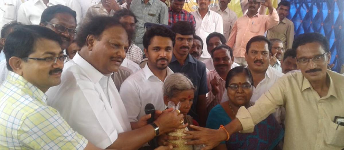 Distribution of jowar in ration shops launched