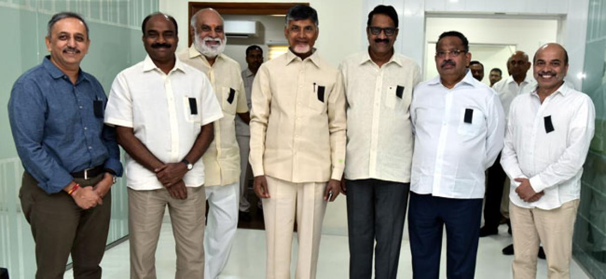 Telugu film bigwigs lend support to CM on SCS