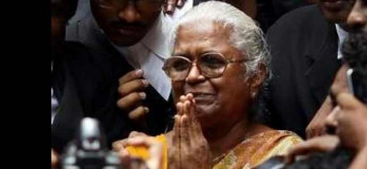 Mother of Rajiv Gandhi assassin meets TN Governor, confident of son’s release