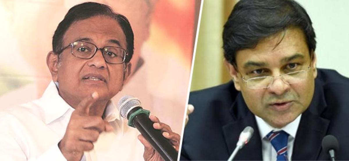 Chidambaram ribs RBI for buying note counting machines after 8 months, Mudra scheme