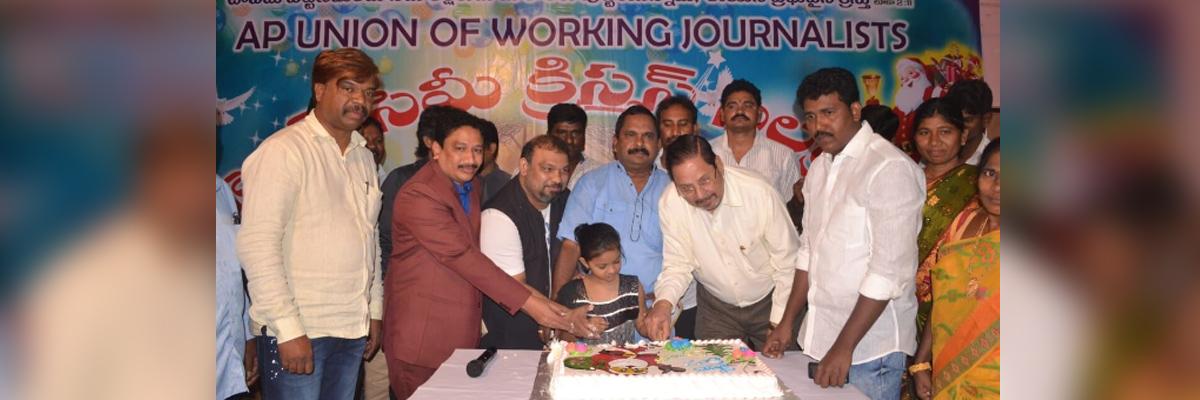 Christmas celebrated early at Press Club in vijayawada