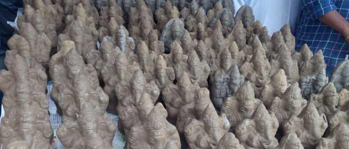 5,000 clay Ganesh idols distributed in Mahbubnagar