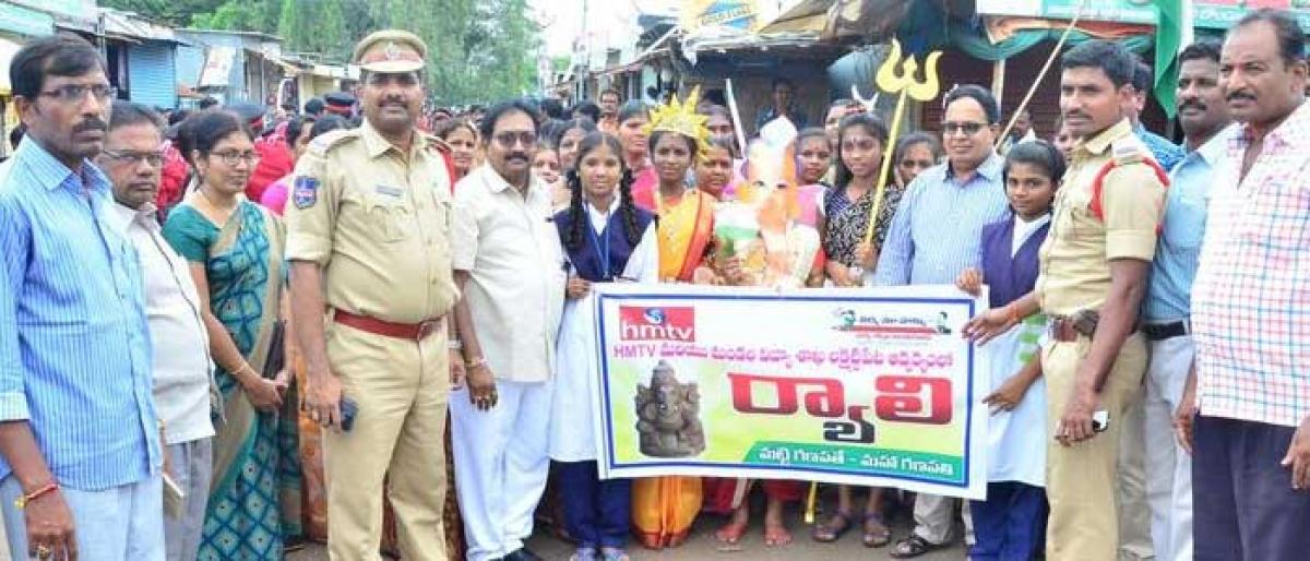 Campaign on clay Ganesh idols evokes good response