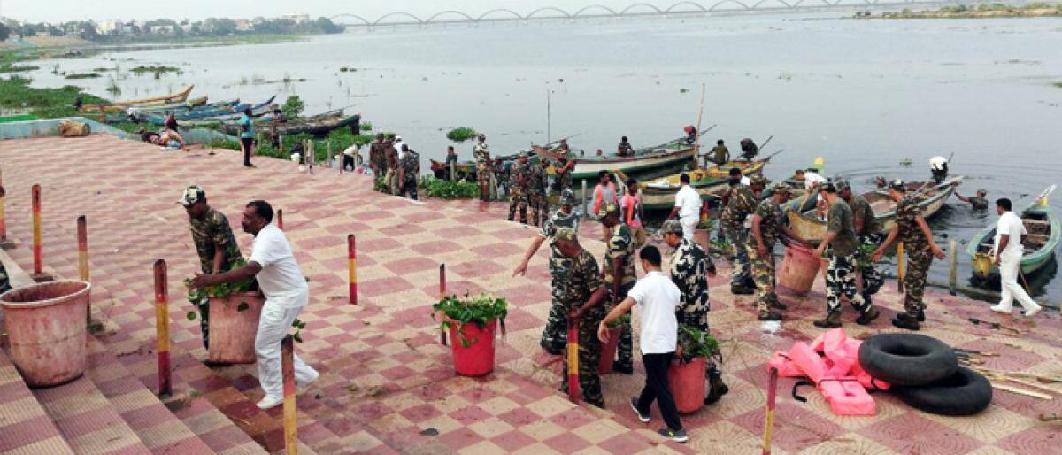 CRPF constables clean Godavari river