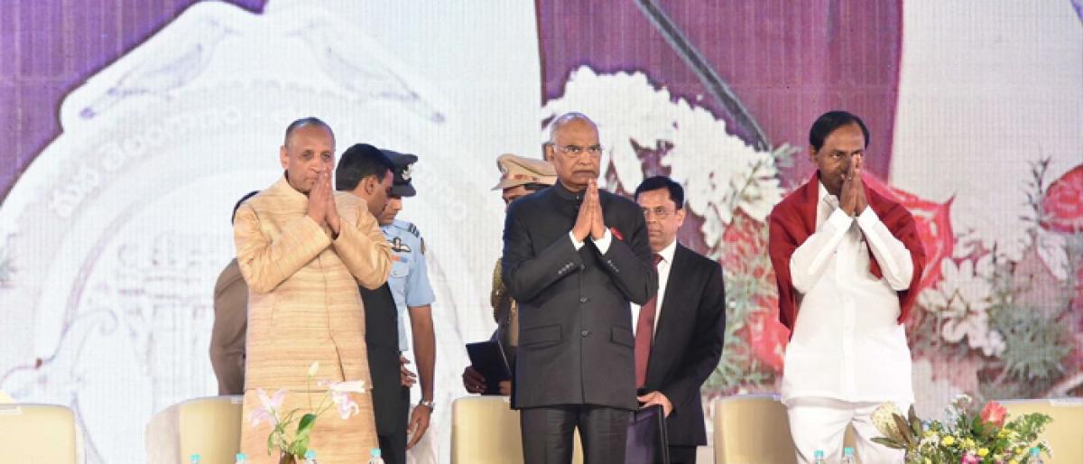 Prez showers praise on Telugus