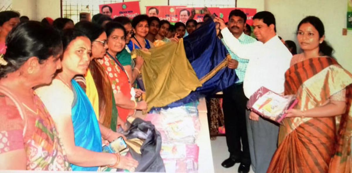 Collector seeks feedback on Bathukamma sarees