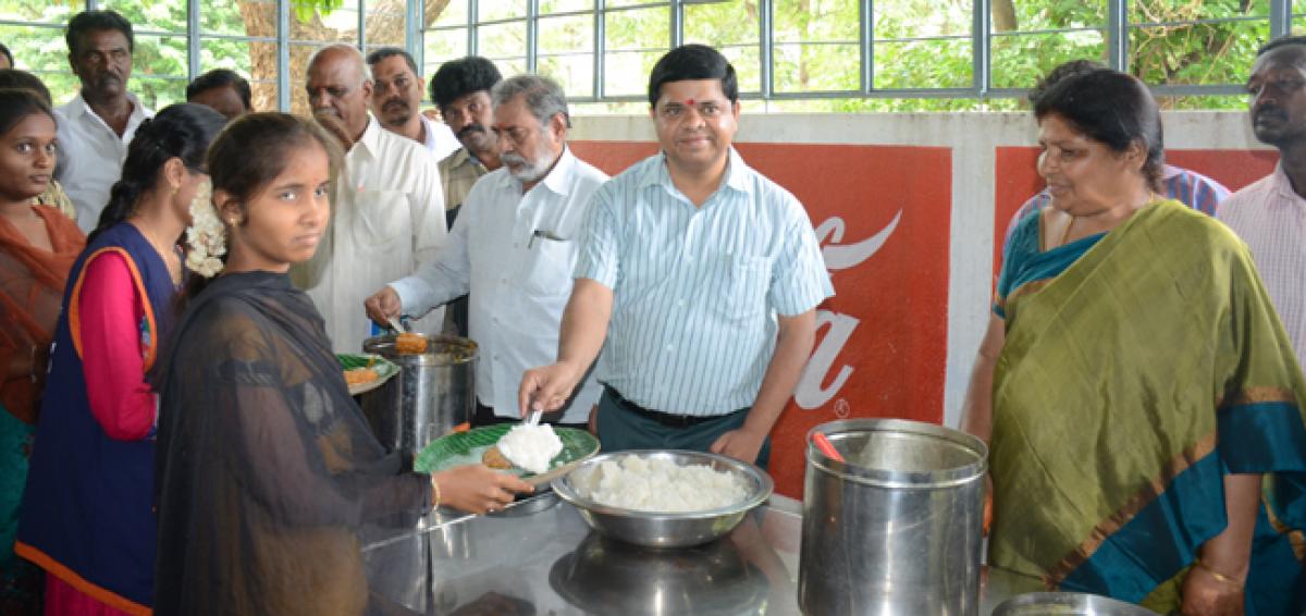 Suryapet Collector launches Rs 10 meal in SV College