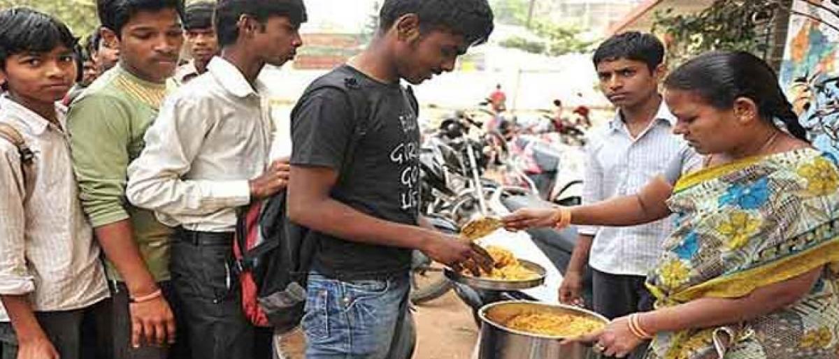 Telangana plans mid-day meal in govt colleges